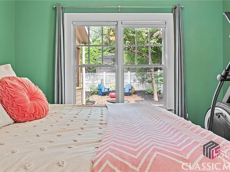 325 Lyndon Ave — Photo 12