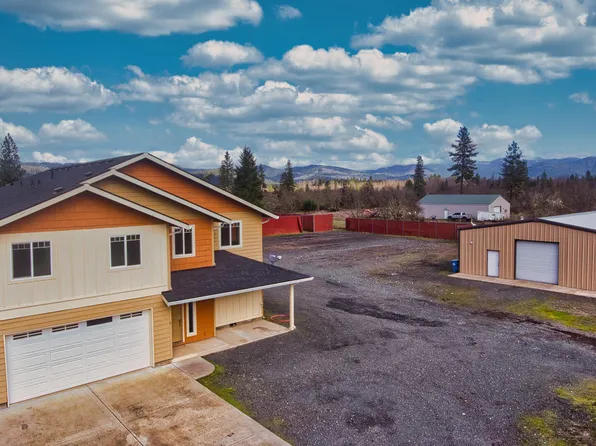 174 Barron Cir, Cave Junction, OR 97523