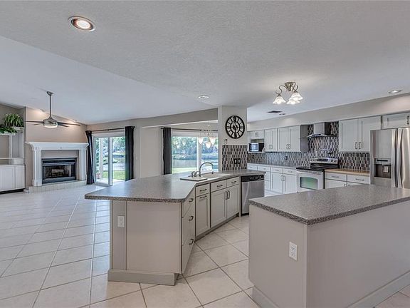 3rd image of 410 Palmdale Dr