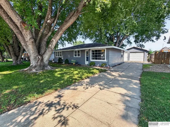 221 Voss Rd, Grand Island, NE 68801