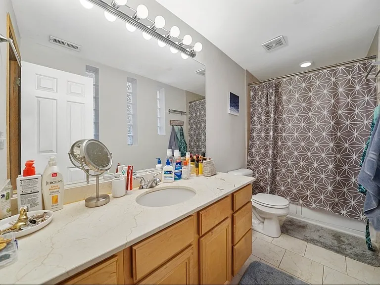 2508 W Division St #1 — Photo 11