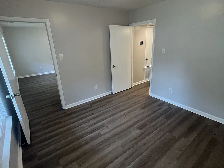 7322 Albert St — Photo 11