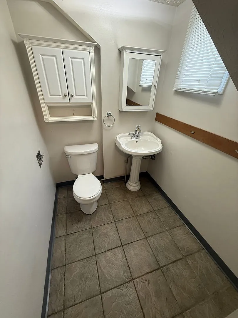 916 Bridge Ave — Photo 2