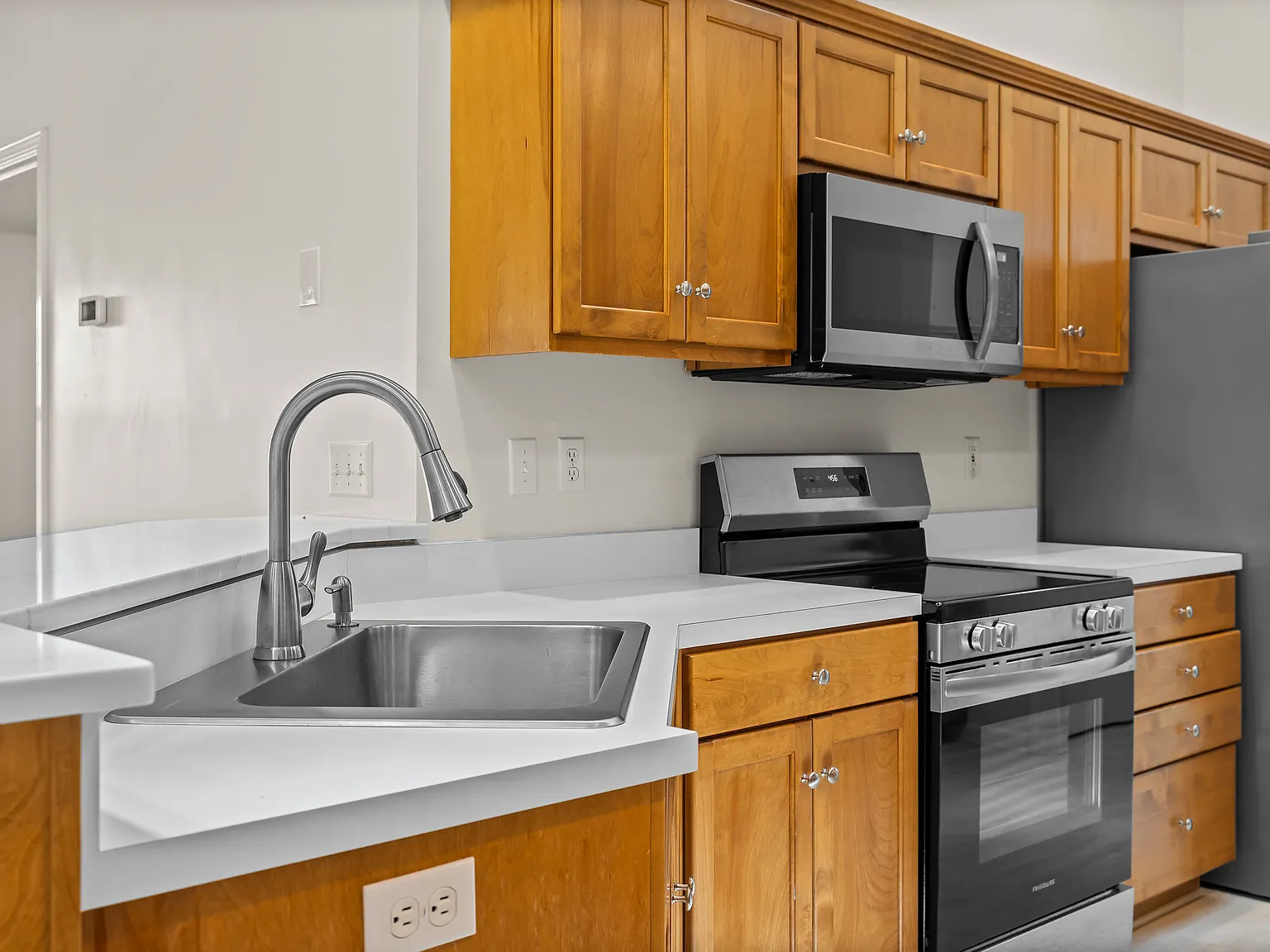 3 bed, 1616 sqft, $2,850 — Photo 3