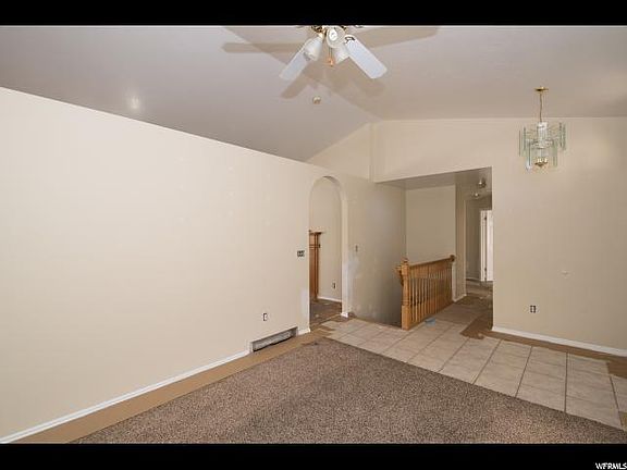 4th image of 98 W Clay Dr