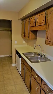 3885 Northeast Dr #E — Photo 6