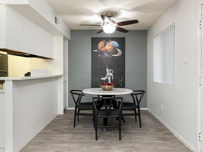 Stonybrook Apartments — Photo 6