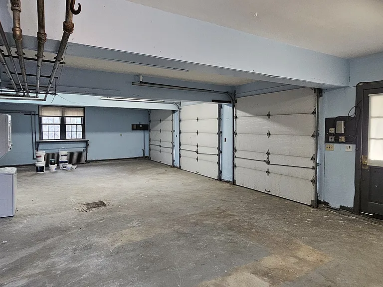 365 Circular Ave — Photo 3