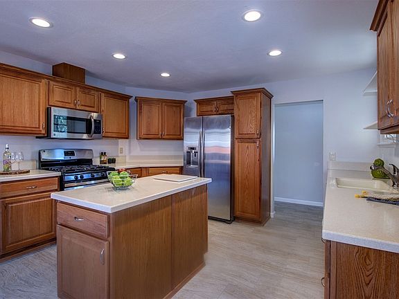 5th image of 3717 Belford St