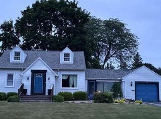 18 Lexington Ct, Midland, MI 48642