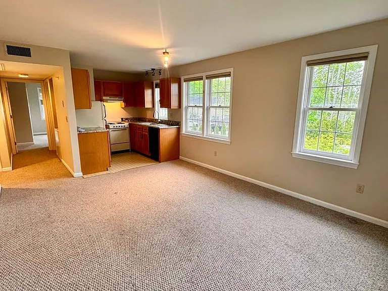 235 Maplewood — Photo 4