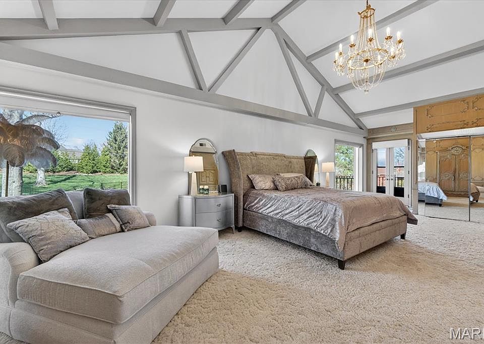 16th image of 10 Vouga Ln