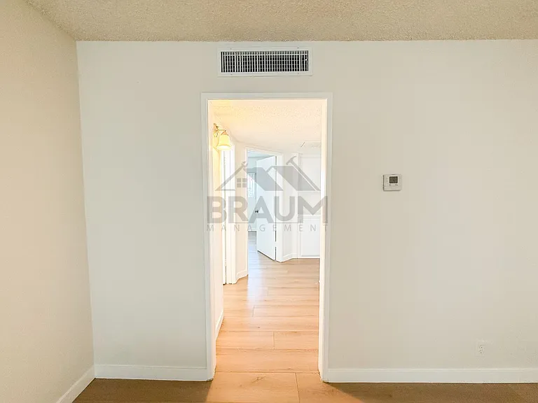 11007 Hartsook St #112 — Photo 17