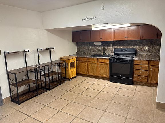 5th image of 849 Woodbridge St
