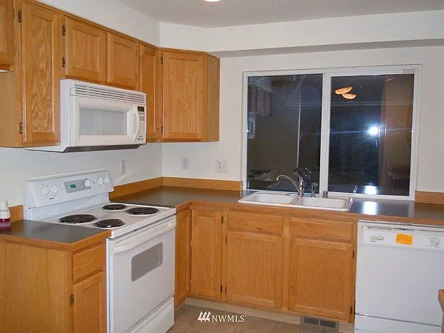 18325 SE 261st Ct — Photo 3