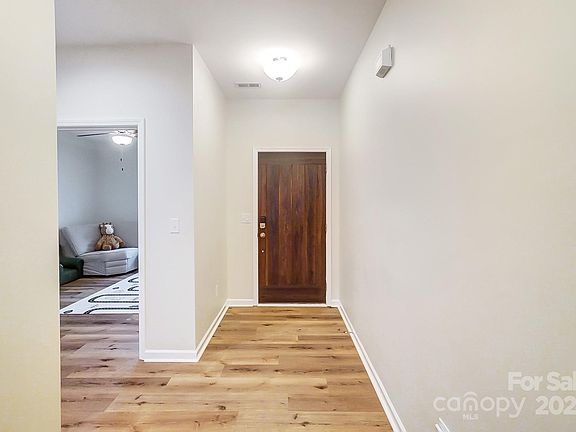 5th image of 731 Wood Lily Dr