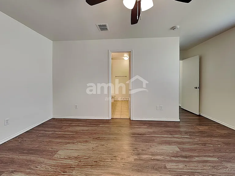 2204 Sumac Dr — Photo 11