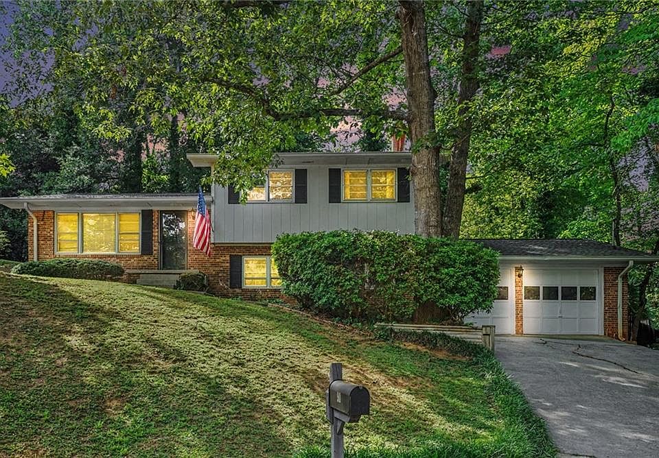 1st image of 90 Elm Dr