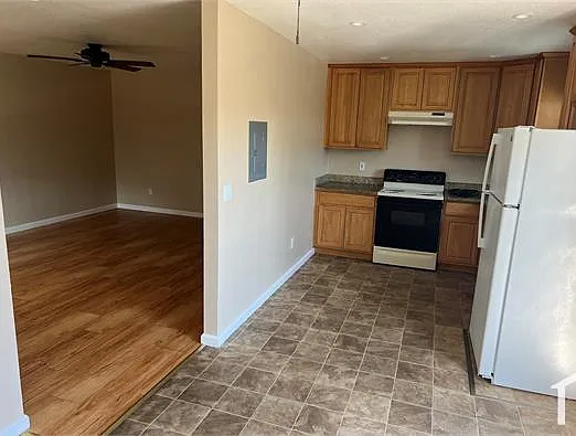 2 bed, 950 sqft, $2,300 — Photo 3