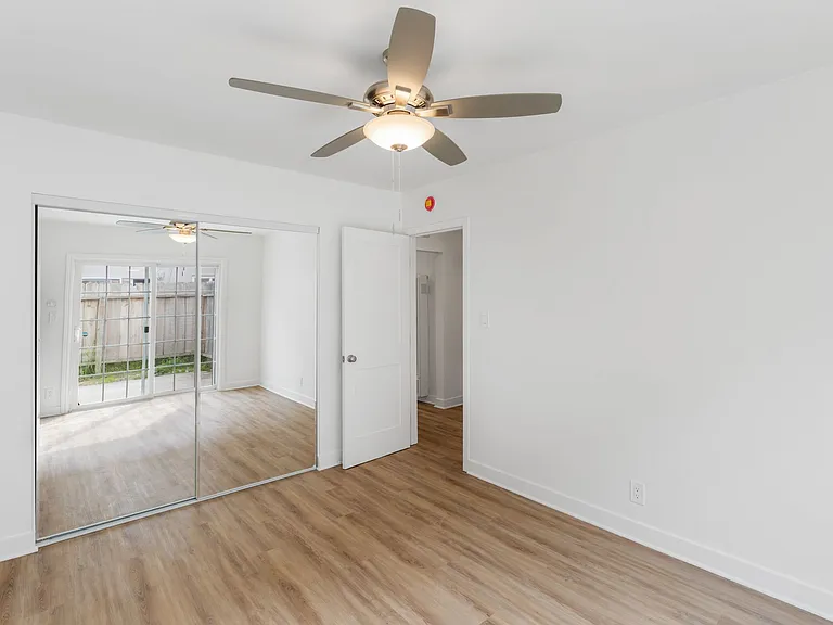 330 W I St — Photo 11