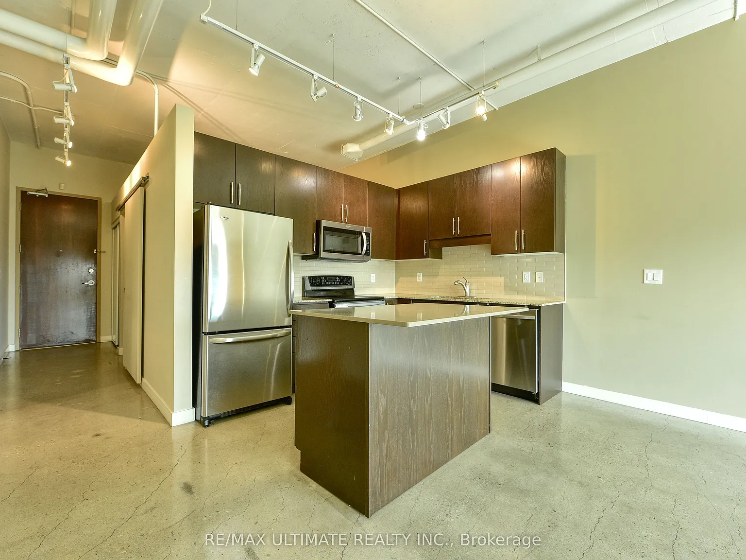2 Fieldway Rd — Photo 3