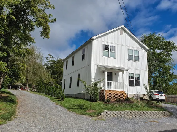 215 Catalpa Pl, Lexington, VA 24450
