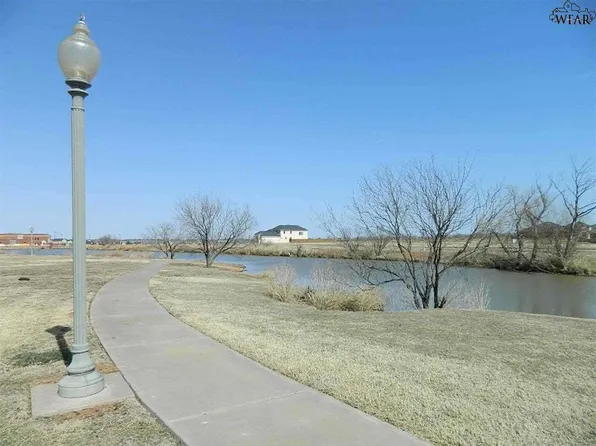 1801 Lake Bend Dr, Wichita Falls, TX 76310