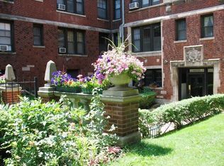 4200 N Hazel St #214, Chicago, IL 60613