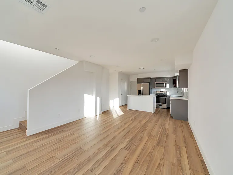 3536 Chesapeake Ave — Photo 3