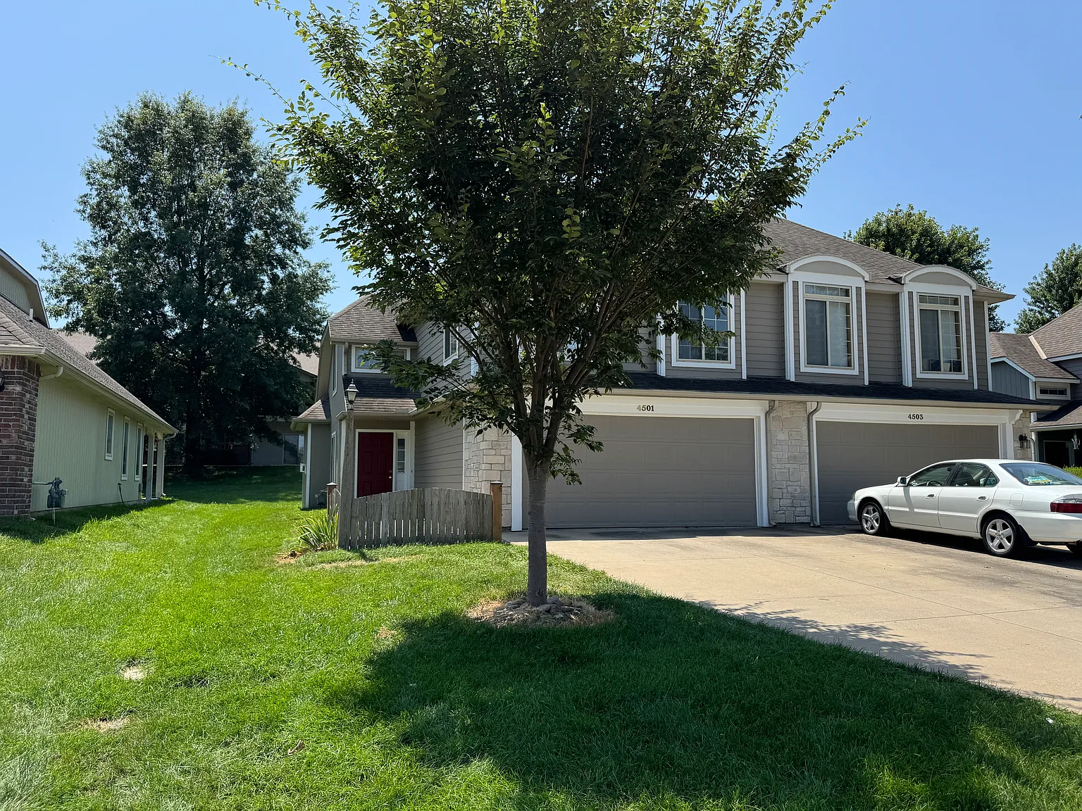 3 bed, 2.5 bath, 1527 sqft, $1,895 — Photo 1