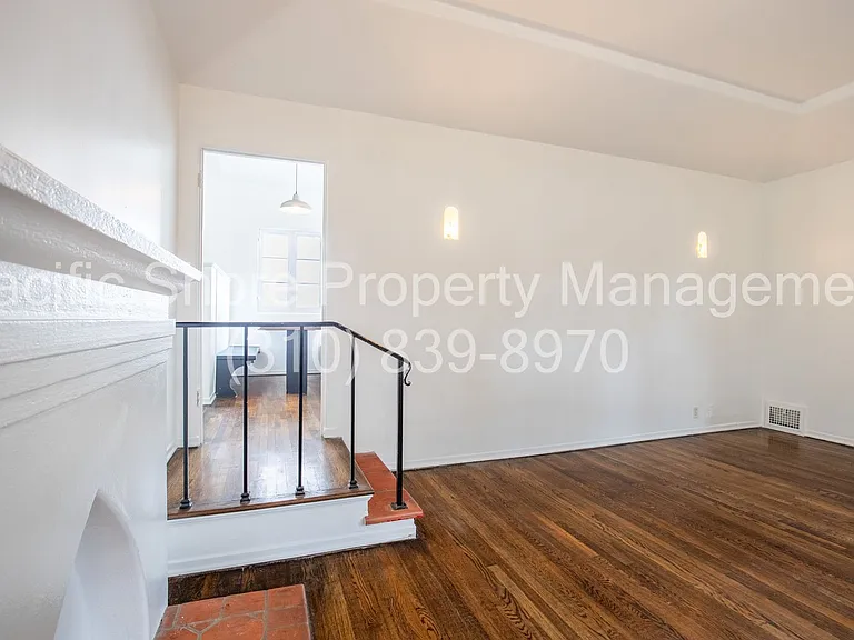 559 Alexandria Apartments — Photo 3