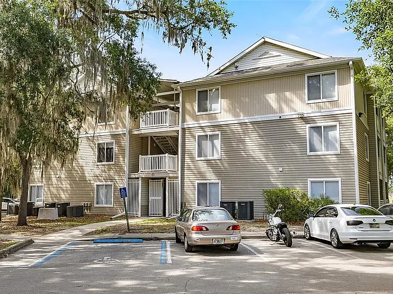 4000 SW 23rd St #4-102 — Photo 9