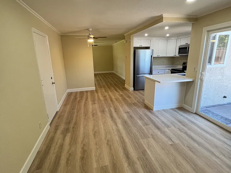 1522 Rhododendron Dr — Photo 4