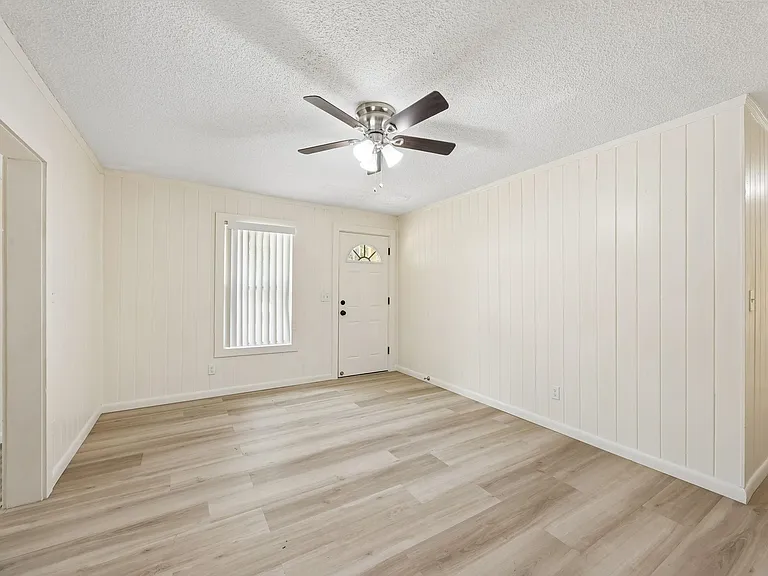 2113 Silver Lake Dr — Photo 6