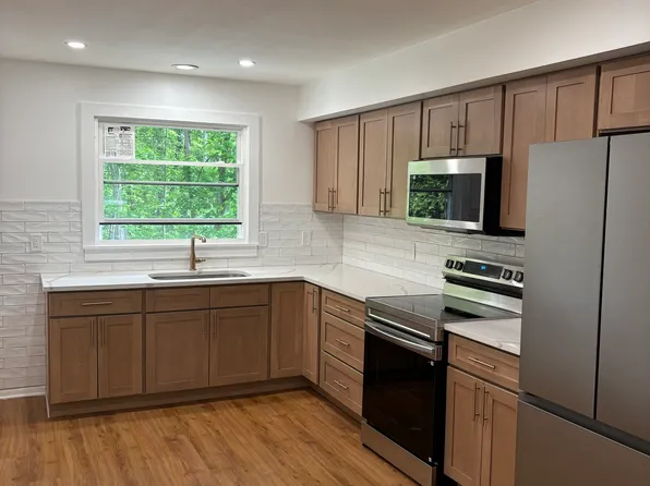 12 Seaman Ave #A, Castleton On Hudson, NY 12033