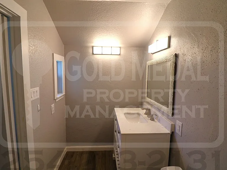 910 Frontier Trl — Photo 17