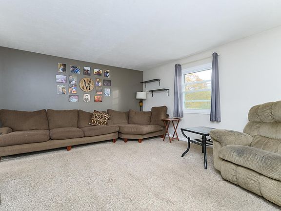 4th image of 1725 Prosperity Dr