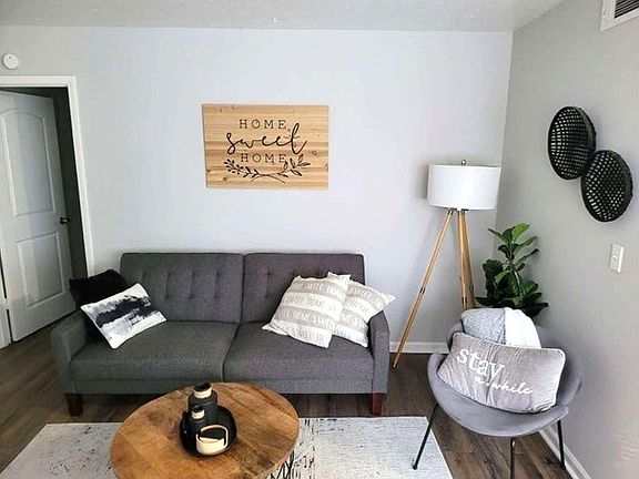 5th image of 917 Oakview Ave #1