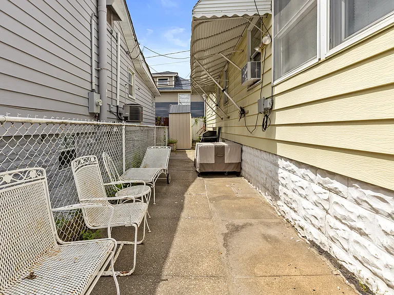 43 Virginia Ave — Photo 23
