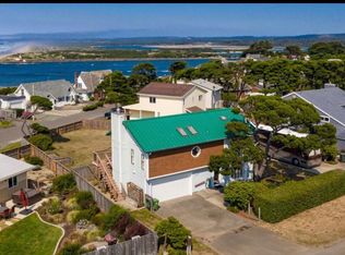 960 7th St SW, Bandon, OR 97411