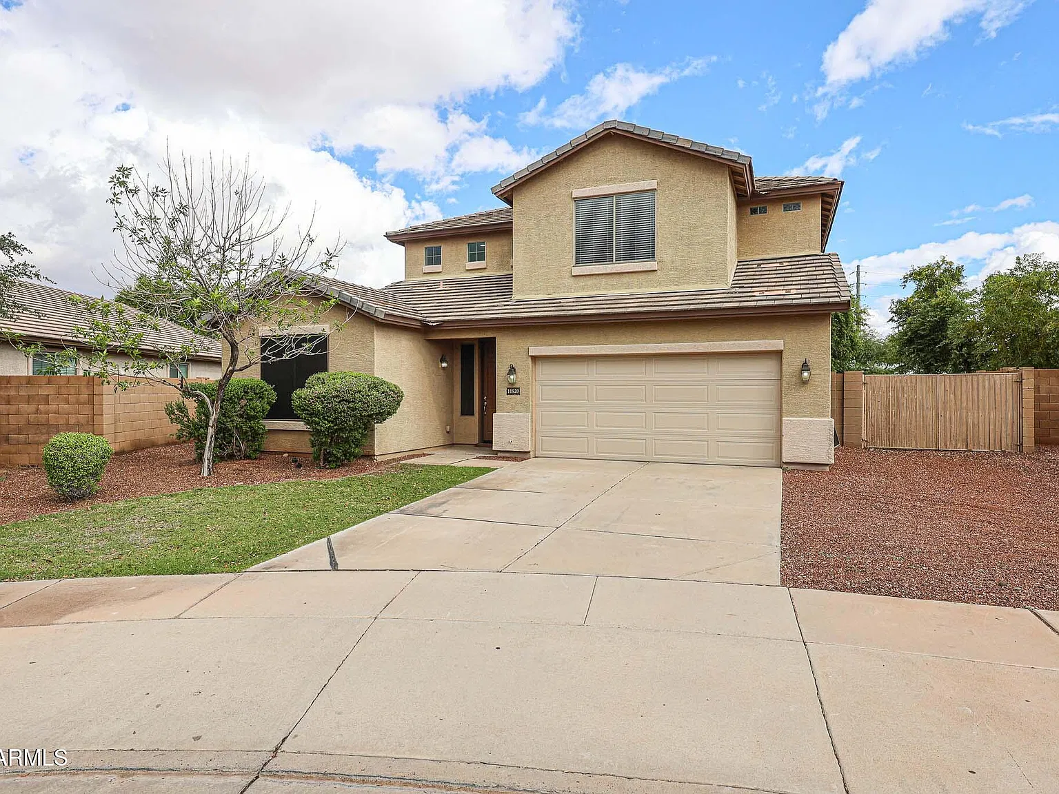 4 bed, 2.5 bath, 2513 sqft, $2,350 — Photo 2