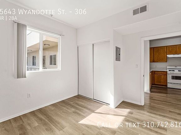 4th image of 15643 Wyandotte St #306