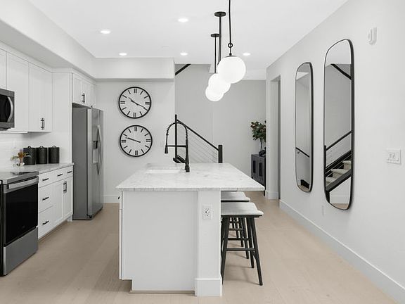 Kitchen with large central island