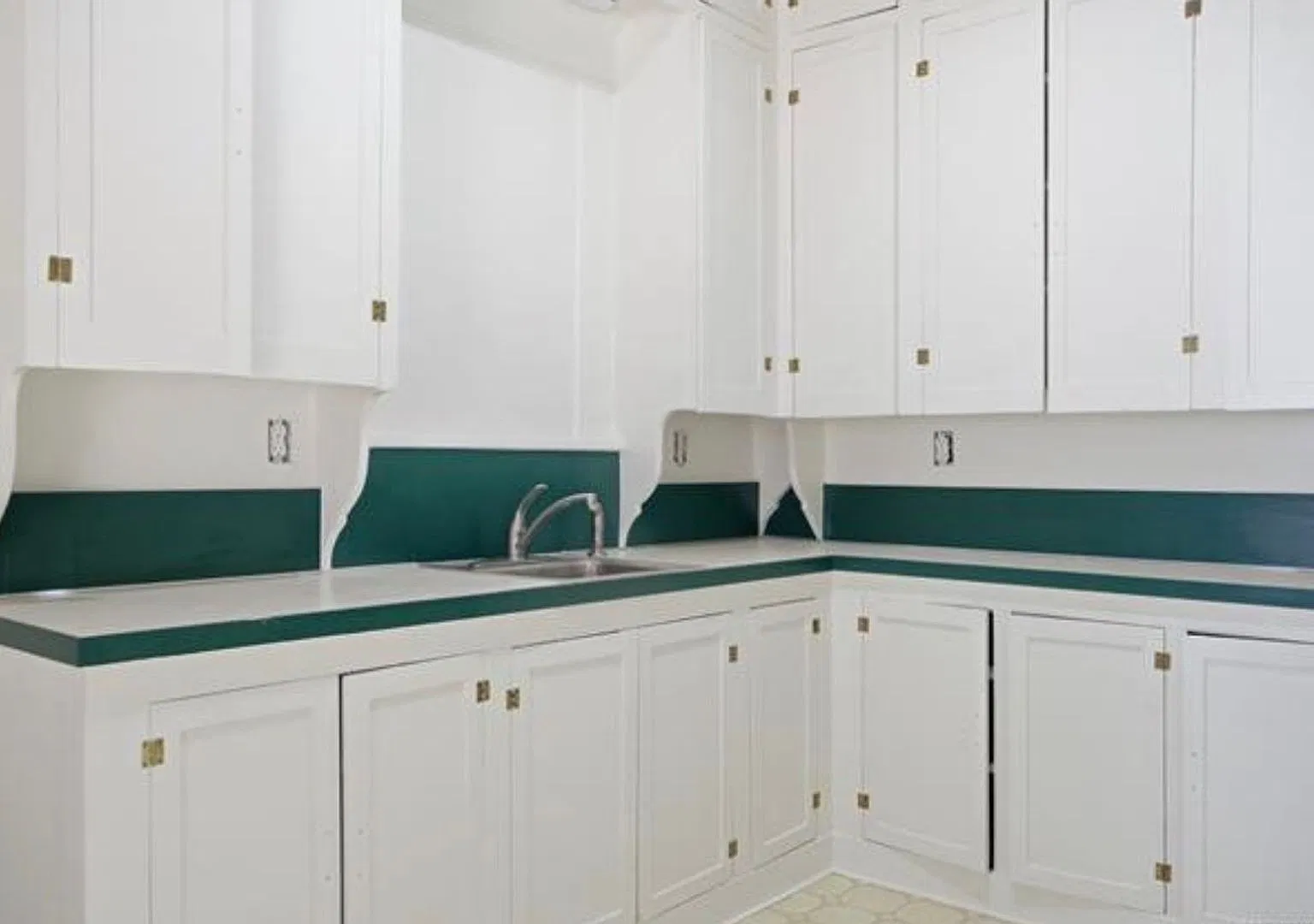 Charming 4 Bed Riverview Bungalow, Steps from Downtown Tulsa — Photo 3