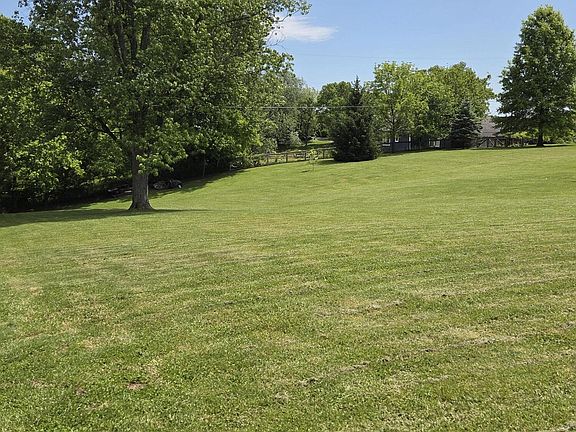 4th image of 3984 Thomas Dr