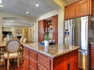 Kitchen & Dining