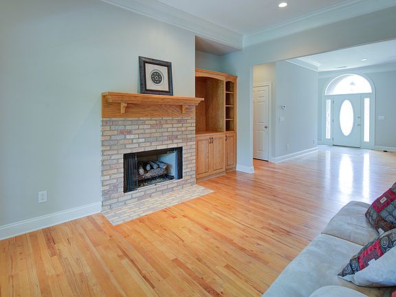 2nd image of 6020 Winter Ln