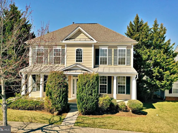 82 Braddock St, Charles Town, WV 25414