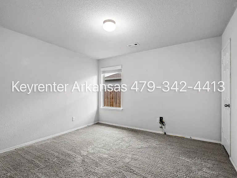 1600 Edinburgh Dr — Photo 18