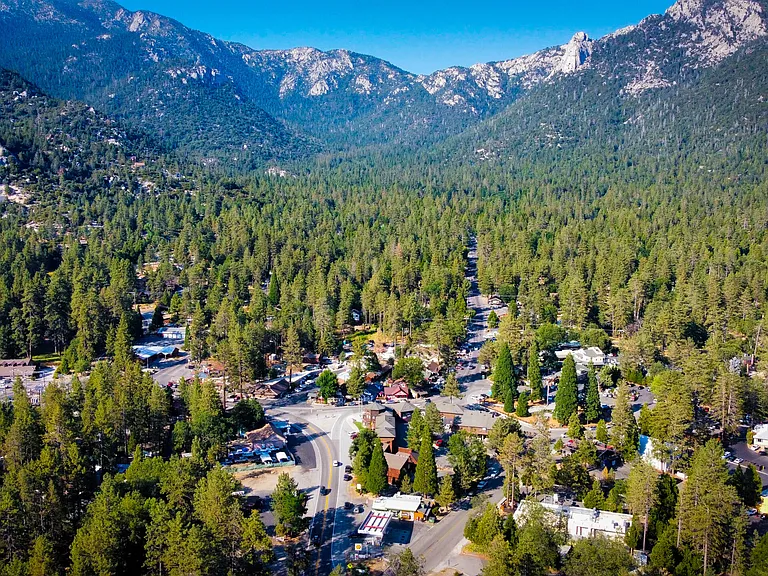 Idyllwild is only 30min away. Perfect getaway destination for the family.
